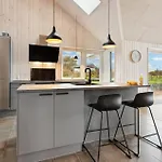 3 Bedroom Lovely In Semesterbostad