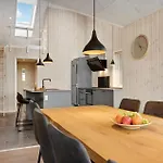 3 Bedroom Lovely In Semesterbostad