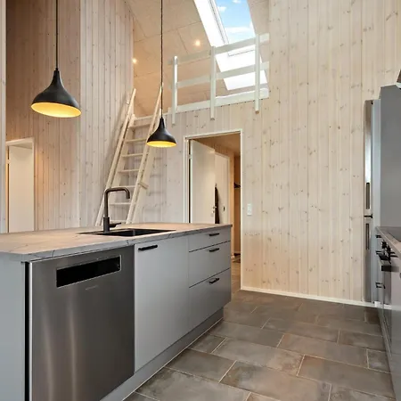 3 Bedroom Lovely In Богенсе
