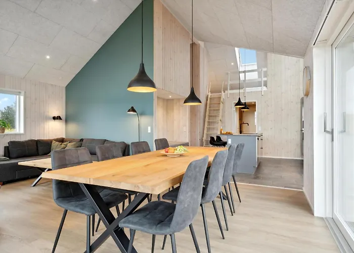 3 Bedroom Lovely In 別荘 *