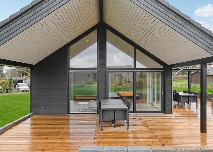 3 Bedroom Lovely In Σπίτι διακοπών *